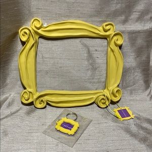 “Friends” peephole frame with keychain